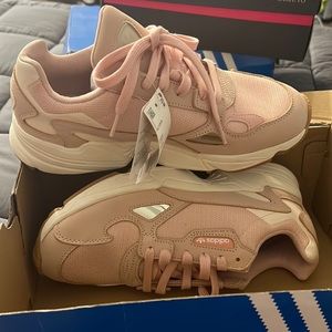 Rose pink adidas Falcon W